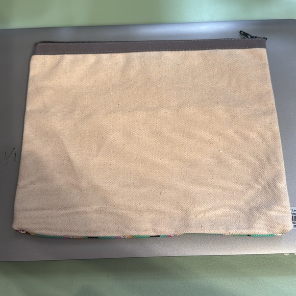 Fun cheeky pouch - new - Picture 3 of 4